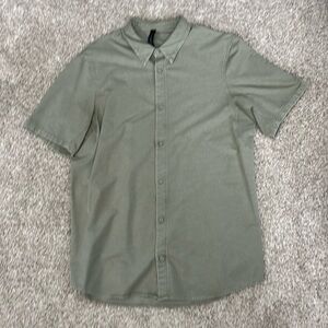 Lululemon Short Sleeve Commission Shirt